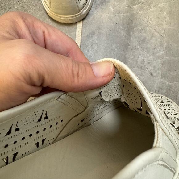 EUC Tory Burch Roselle Laser Cut Leather Slip On Sneakers Size 10 - Picture 5 of 10